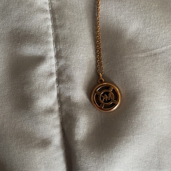 NWOT Michael Kors Rose Gold Necklace - Picture 4 of 6
